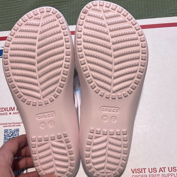 Crocs Kadee II Sandals  NWT Barely Pink  Size 7 - Picture 5 of 6
